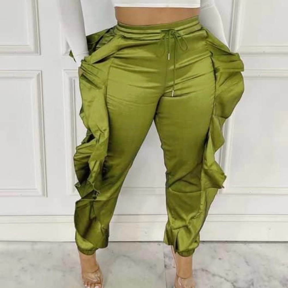 NWT Plus Size Olive Side Ruffled Joggers